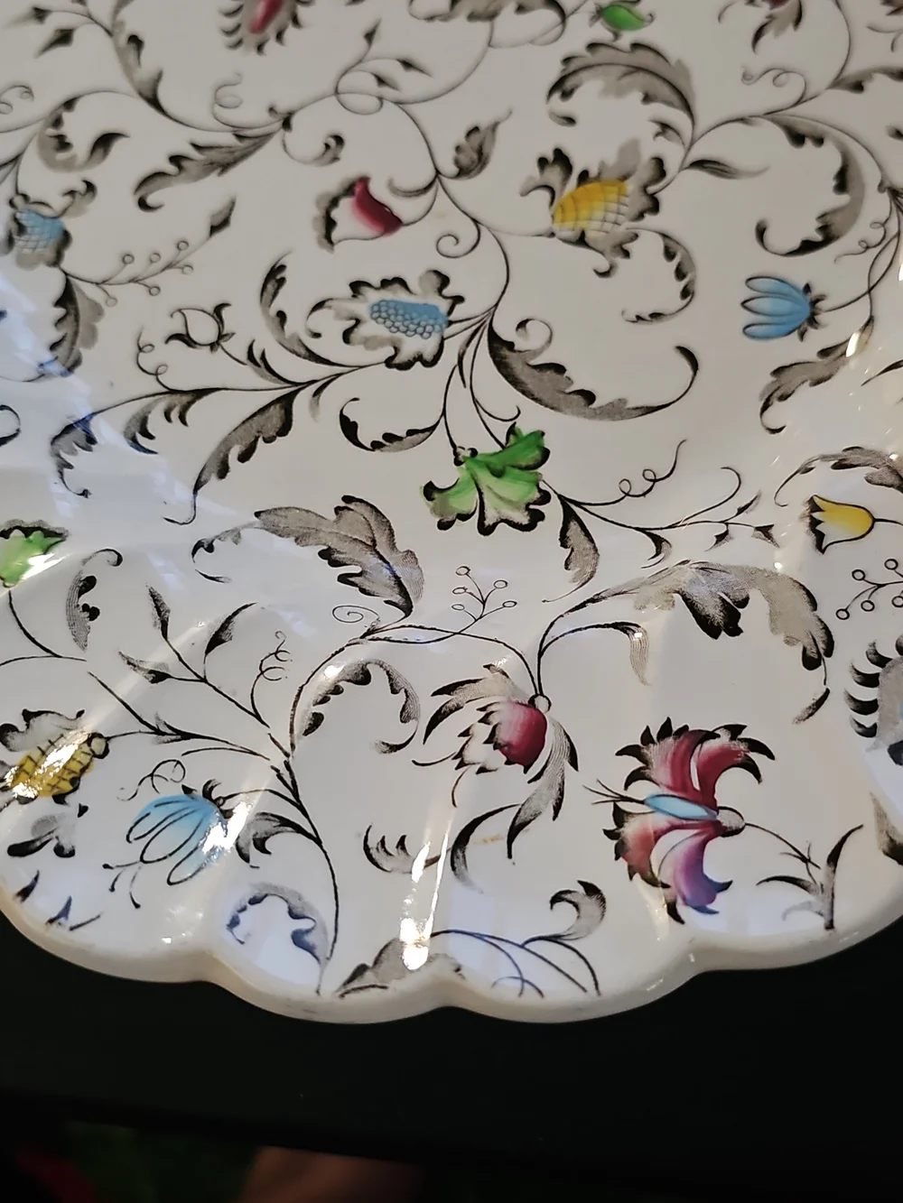 Vintage Vanity Fair Cream Scalloped Large Floral 16